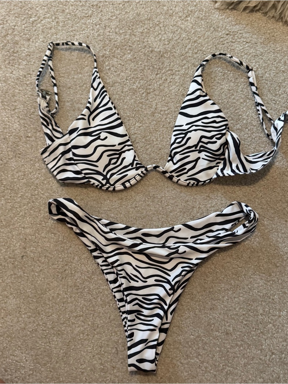 Zebra print bikini - Picture 6 of 7